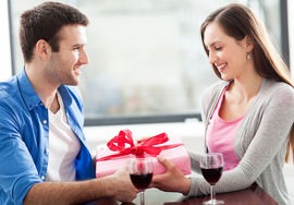 Jak podarować romantyczny prezent? 